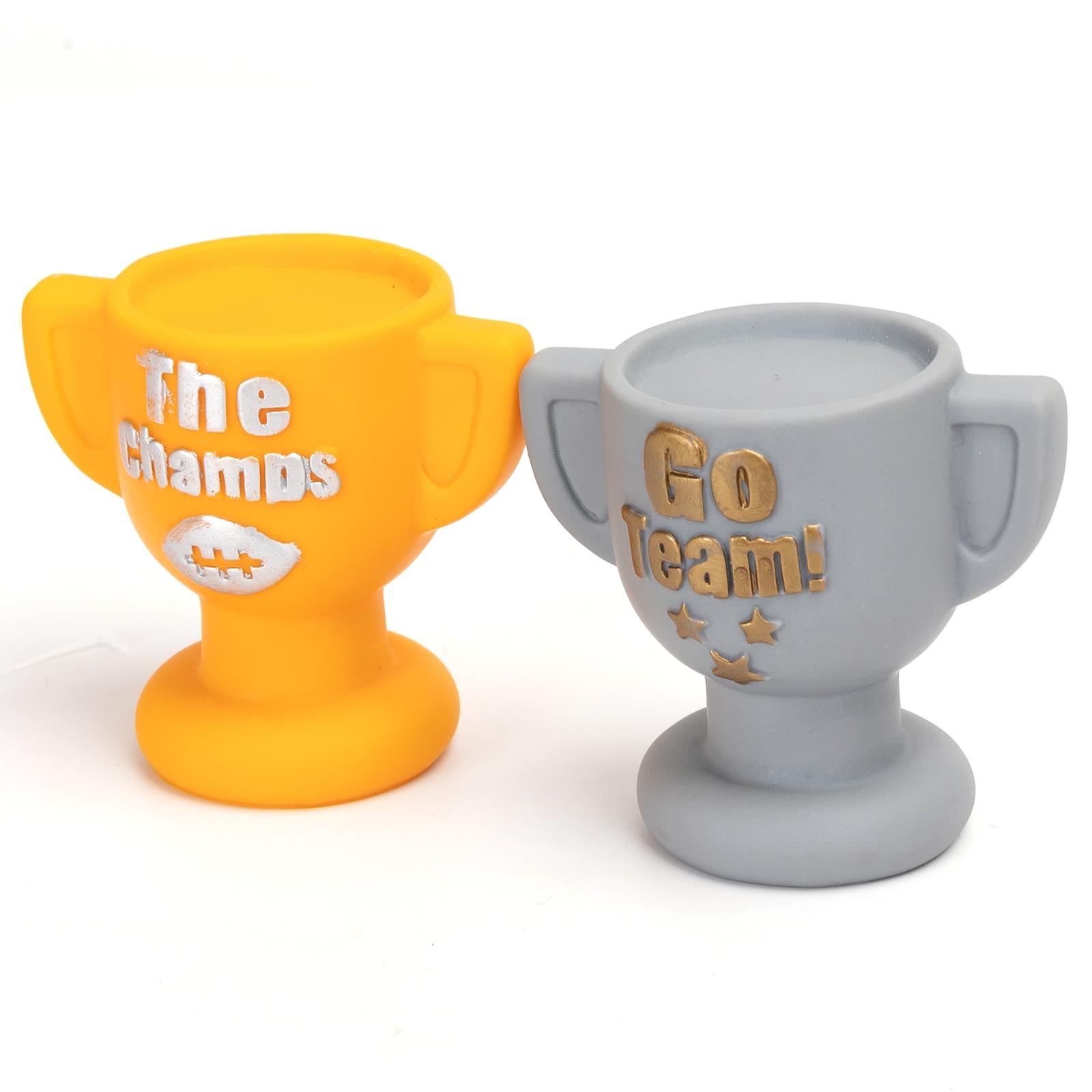 VINYL TOY TROPHY L9*W9.9CM GOLD/SILVER